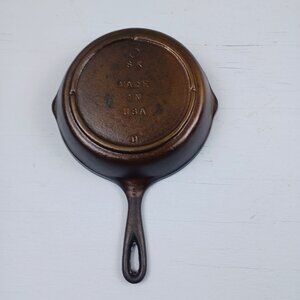 Vintage Lodge #5 Cast Iron Skillet 3 Notch 8 Inch SK Made In USA D